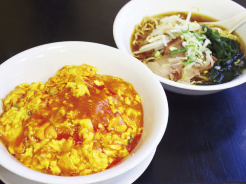 玉子のチリソース丼＋半ラーメンセット