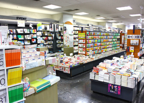 長谷川書店 ネスパ店 1F