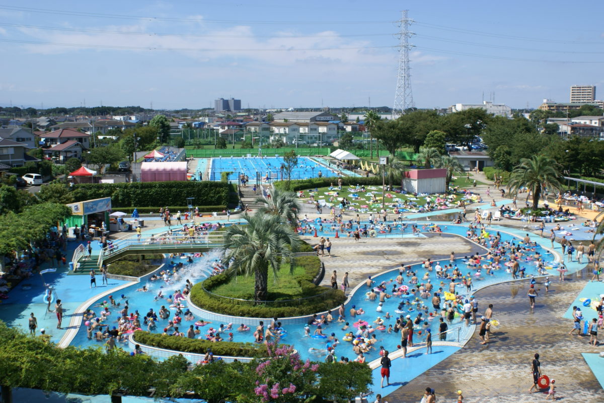 秋葉台屋外プール 全景