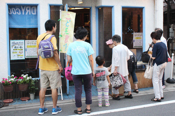 子ども食堂前