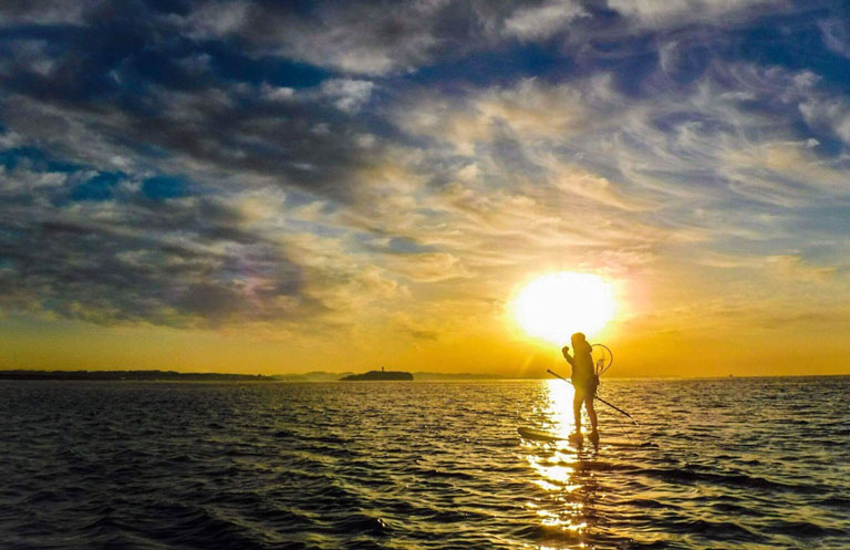 【Hosoii Surf & Sports】未経験者・初心者大歓迎♪ 茅ヶ崎の秋の海でSUPフィッシング1日体験