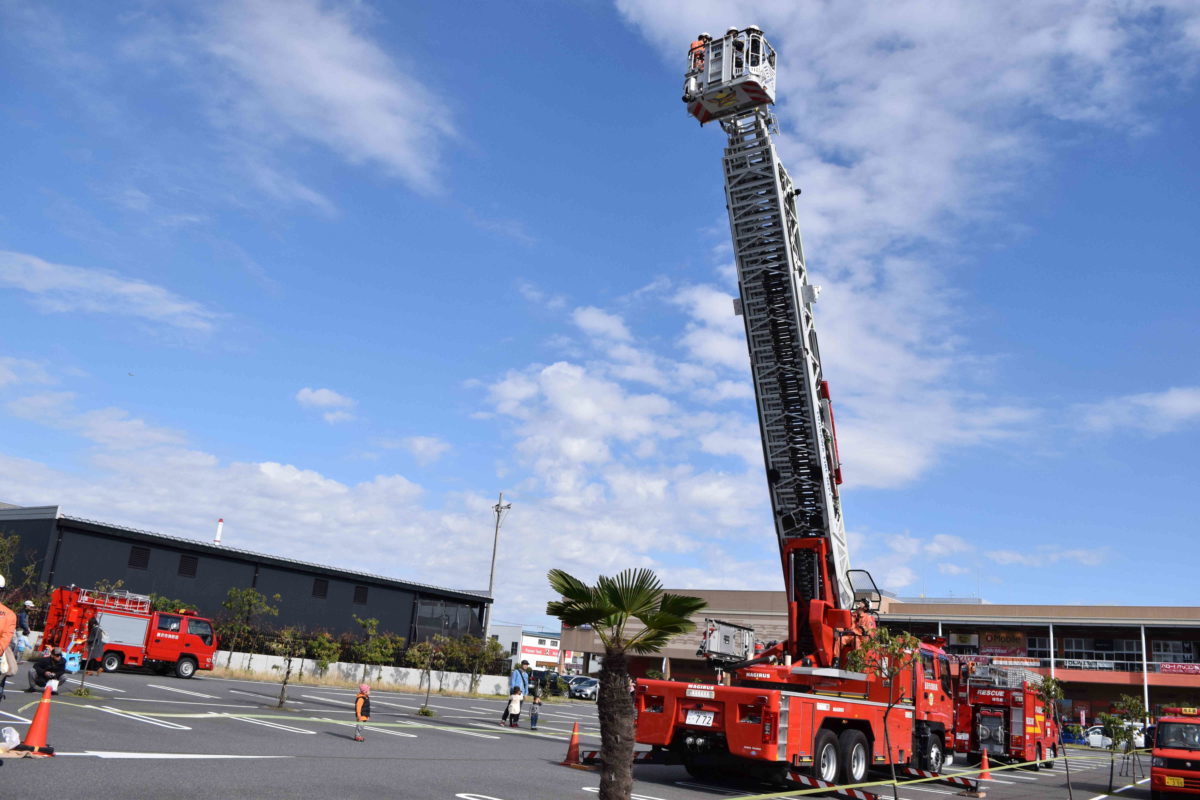 消防 救急フェア はしご車搭乗体験