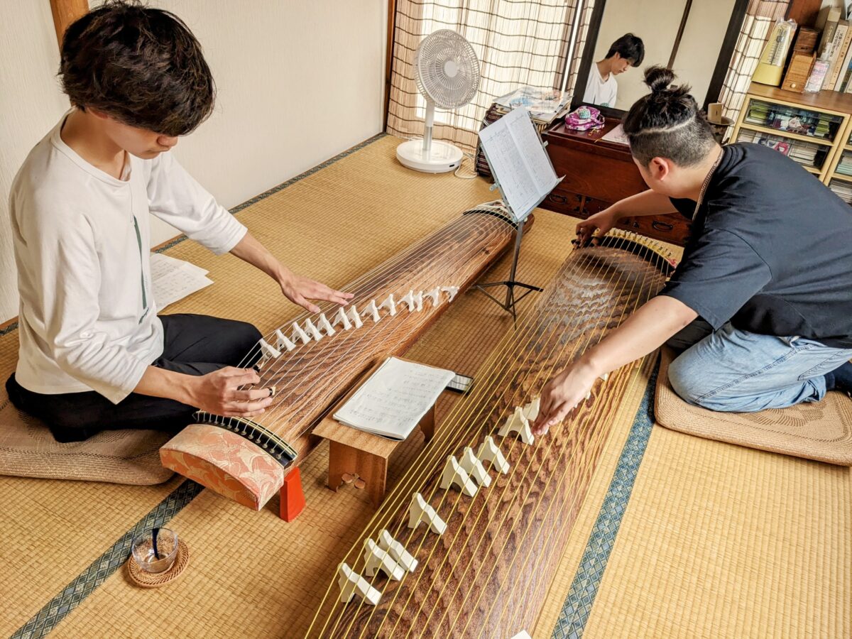 お琴です。箏曲部でのお家での練習用に如何でしょう おことのお稽古基礎の基礎①箏を初めて弾く【箏曲生田流】 koto