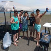 サザンビーチで若者元気爆発