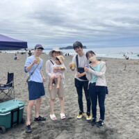 仲間と笑顔でBBQ