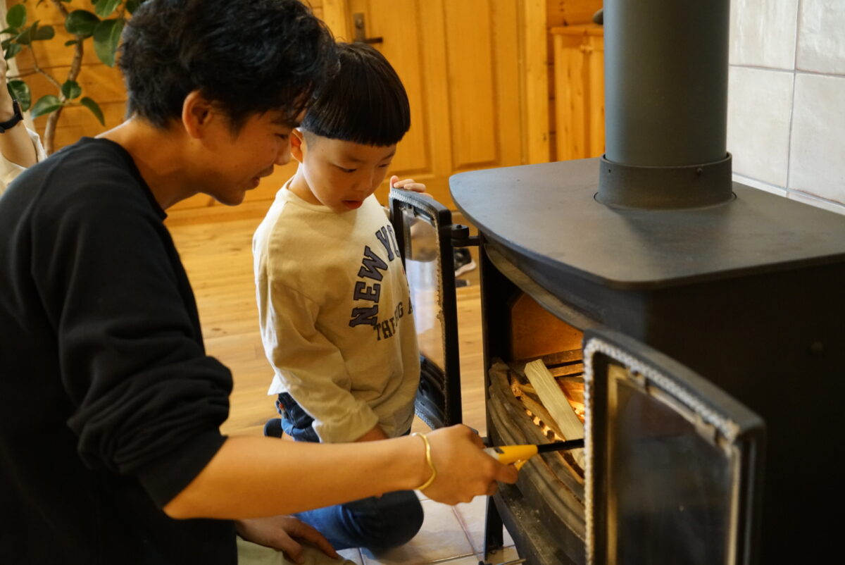 【藤沢】ログハウスで薪ストーブ着火体験