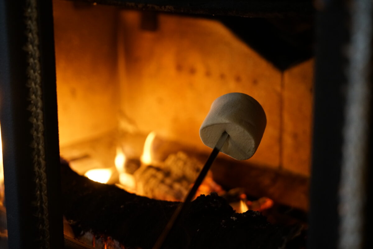 【藤沢】ログハウスで薪ストーブ着火体験